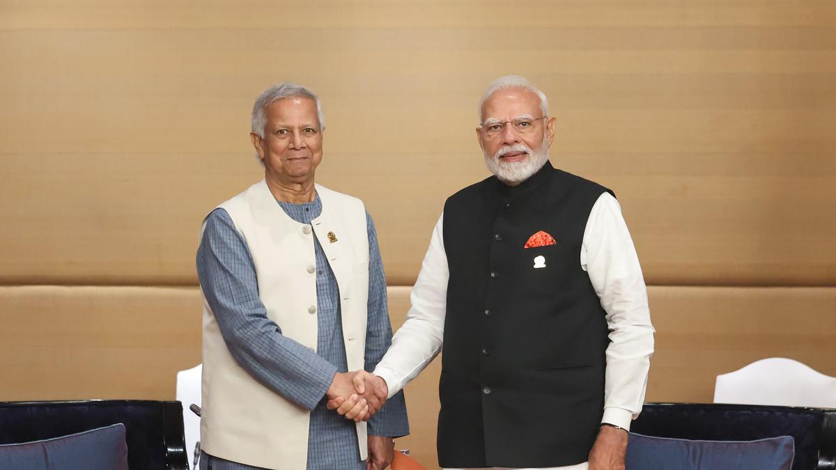 பிரதமர் மோடியுடன் வங்கதேச தலைமை ஆலோசகர் முகமது யூனுஸ் சந்திப்பு | PM Modi meets Bangladesh Chief Advisor Muhammad Yunus