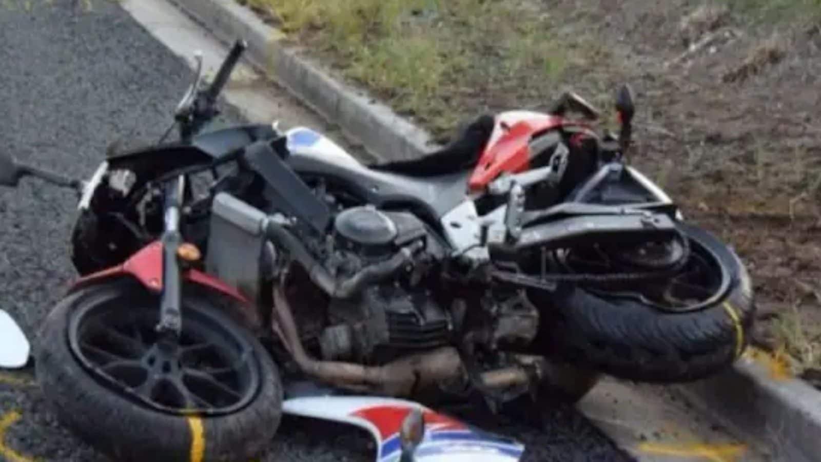 திருட்டு பைக்கில் சென்று மொபைல் பறிப்பு: தலை சிதைந்து 2 பேர் உயிரிழப்பு