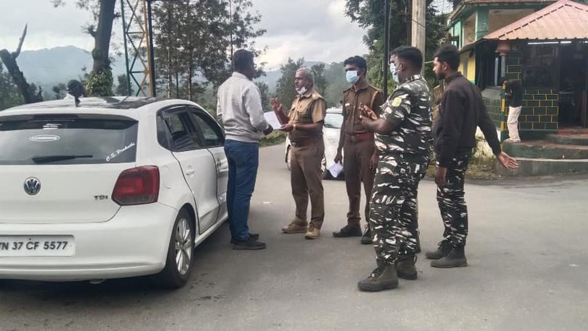 வால்பாறைக்கு செல்ல நவ.1 முதல் இ-பாஸ் கட்டாயம்: மாவட்ட ஆட்சியர் தகவல் | e pass mandatory for valparai tourist who commute through own vehicle