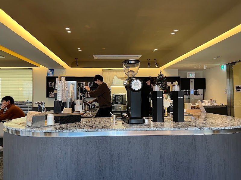 Eopendeu Coffee Roaster Seu: Permata Tersembunyi Kopi Spesialti di Myeongdong